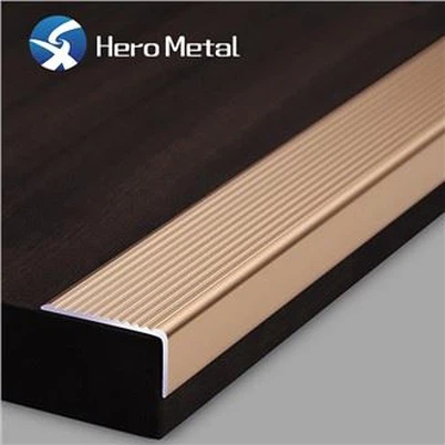 階段カーペットエッジプロテクター