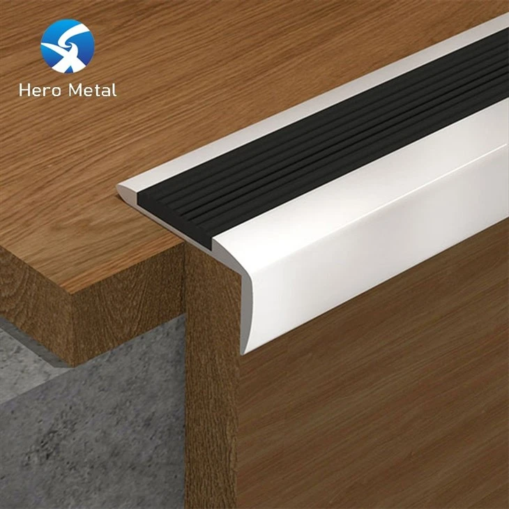 Flexible rubber stair nosing (2)