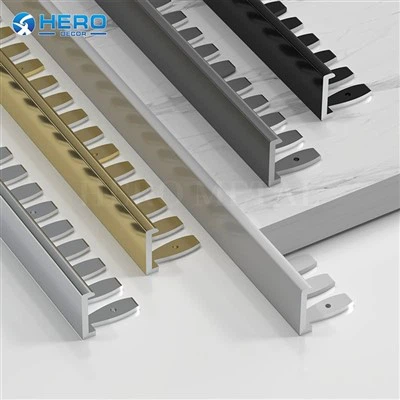 折り曲げ可能なカーペットエッジトリム