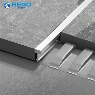 タイルの T トリム